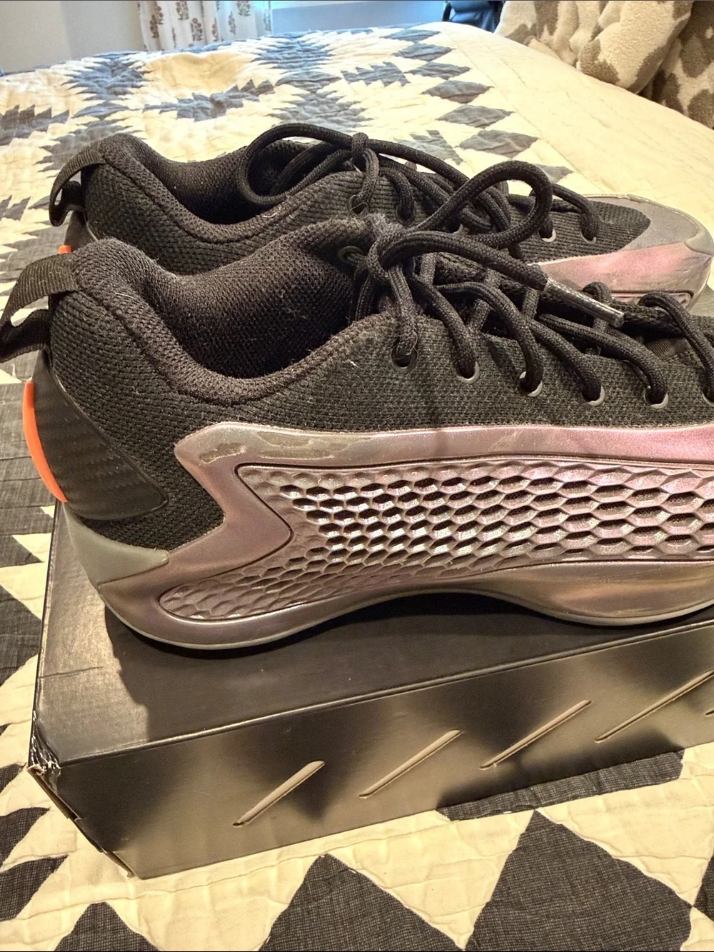 Men’s A.E. 1 basketball shoes, size 9